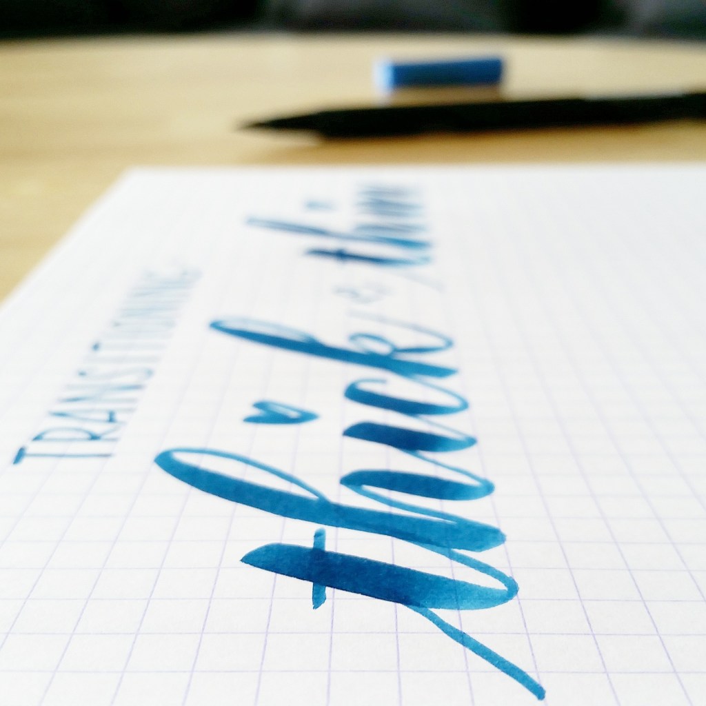 transitioning thick to thin brush calligraphy strokes